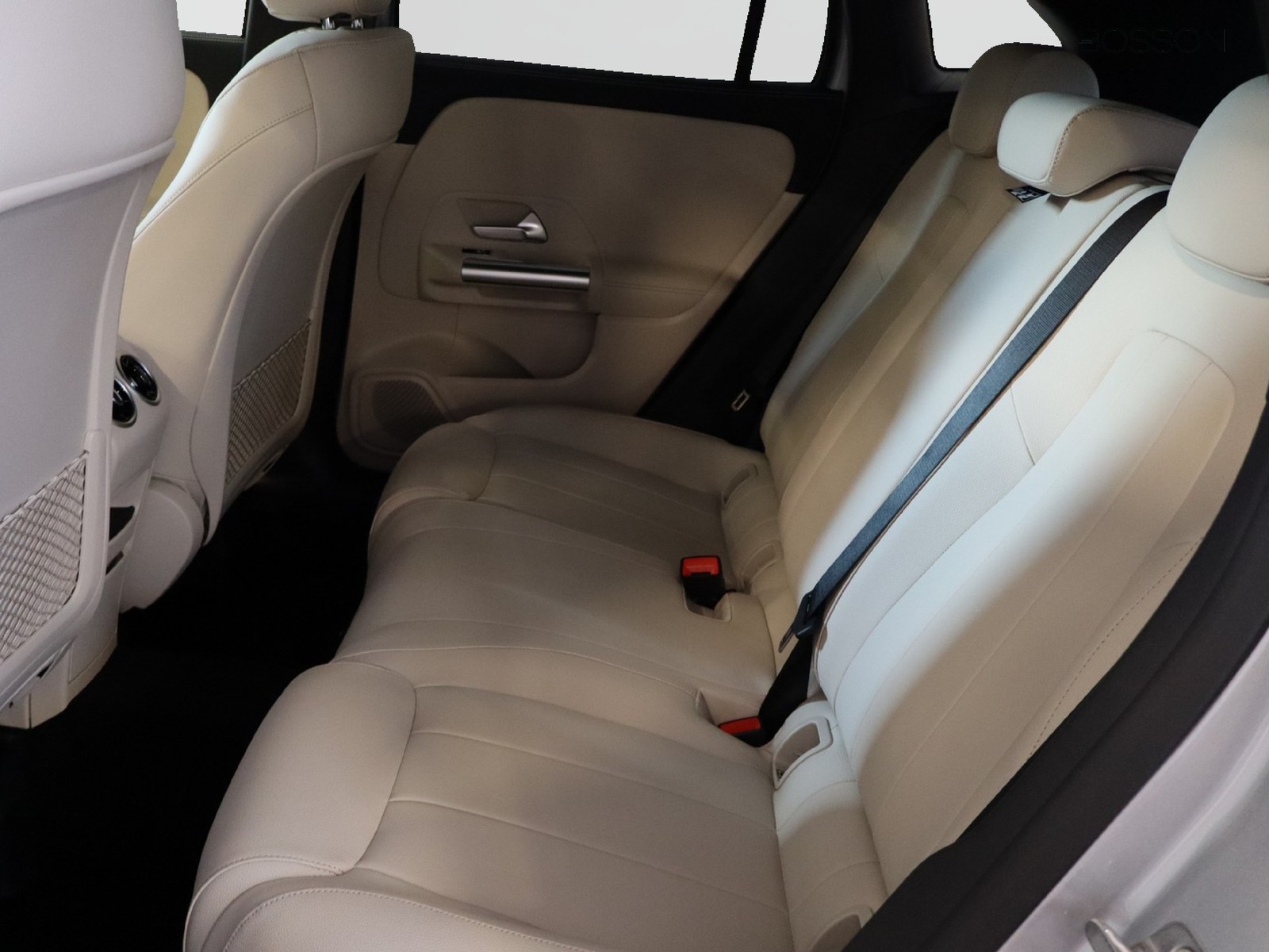 8 - Mercedes GLA 200 d progressive extra 8g-dct