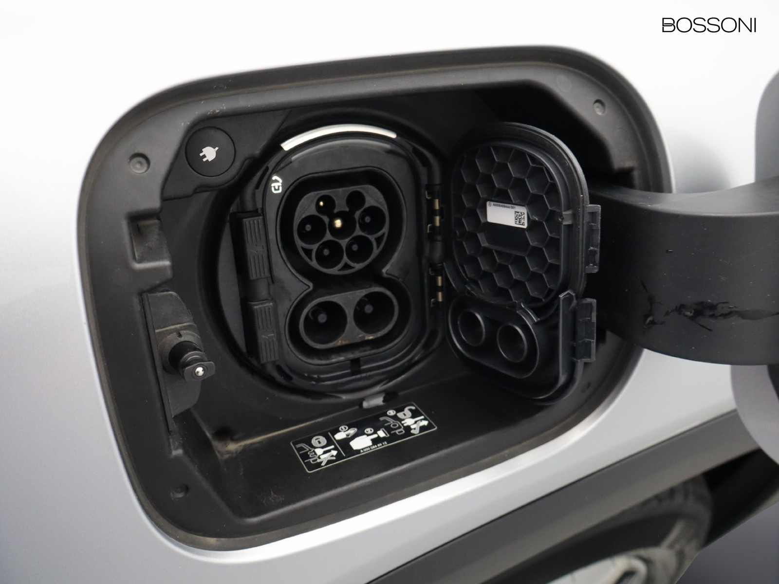 18 - Mercedes EQB 300 sport edition1 4matic