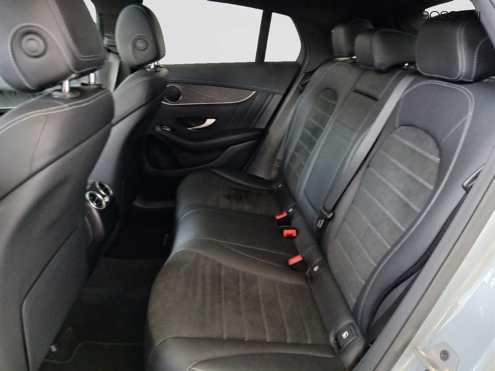 8 - Mercedes GLC coupe 220 d night edition 4matic 9g-tronic plus