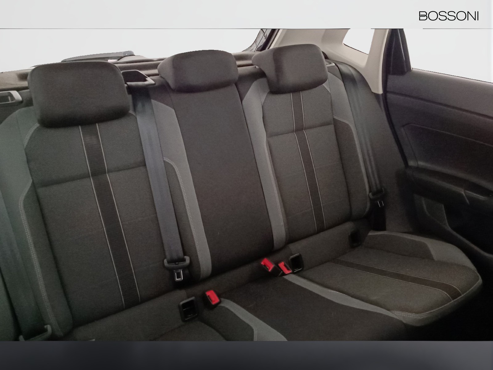 32 - Volkswagen Polo 1.0 tsi 110cv style dsg