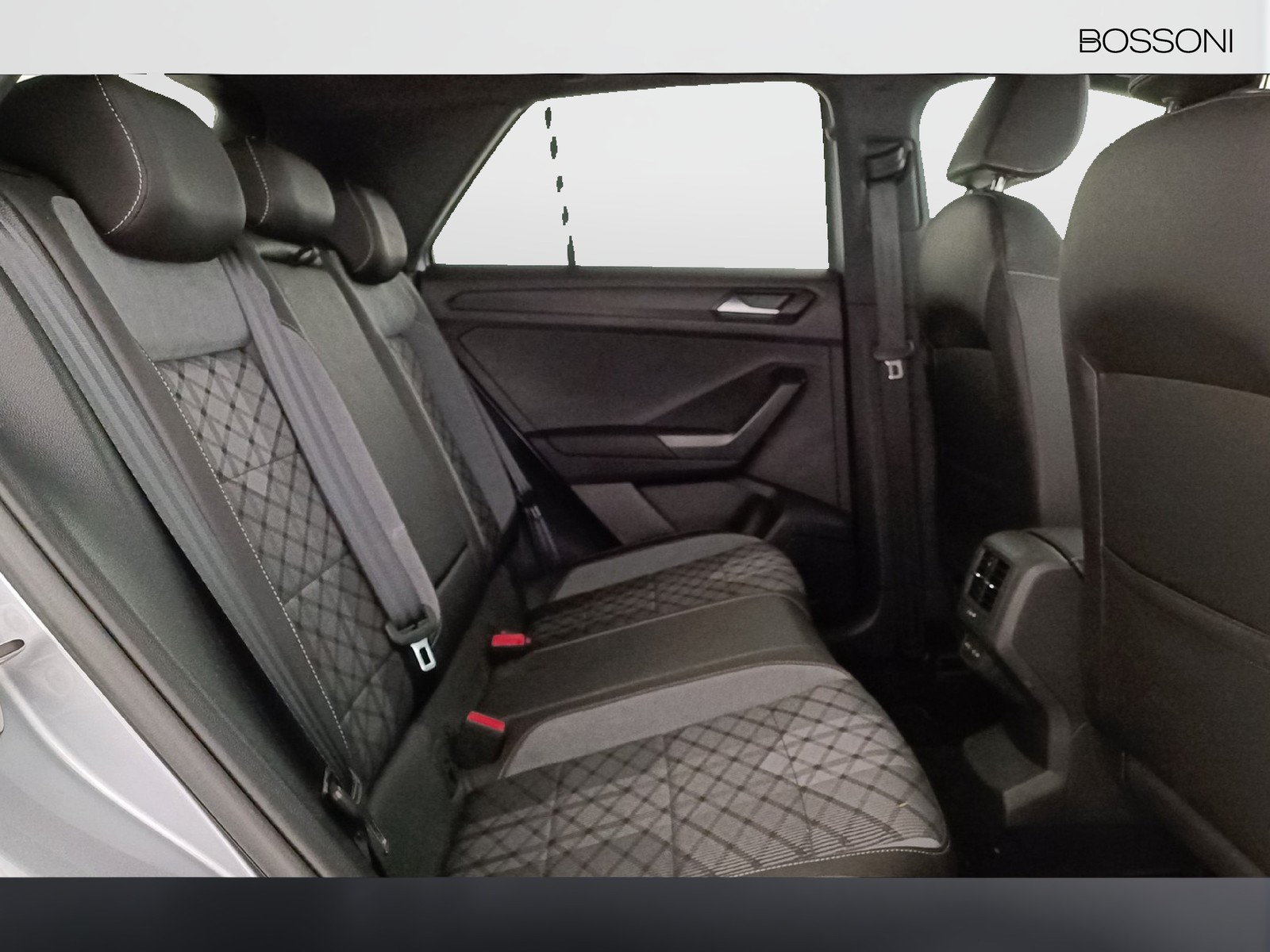 9 - Volkswagen T-Roc 2.0 tdi scr 150cv r line dsg