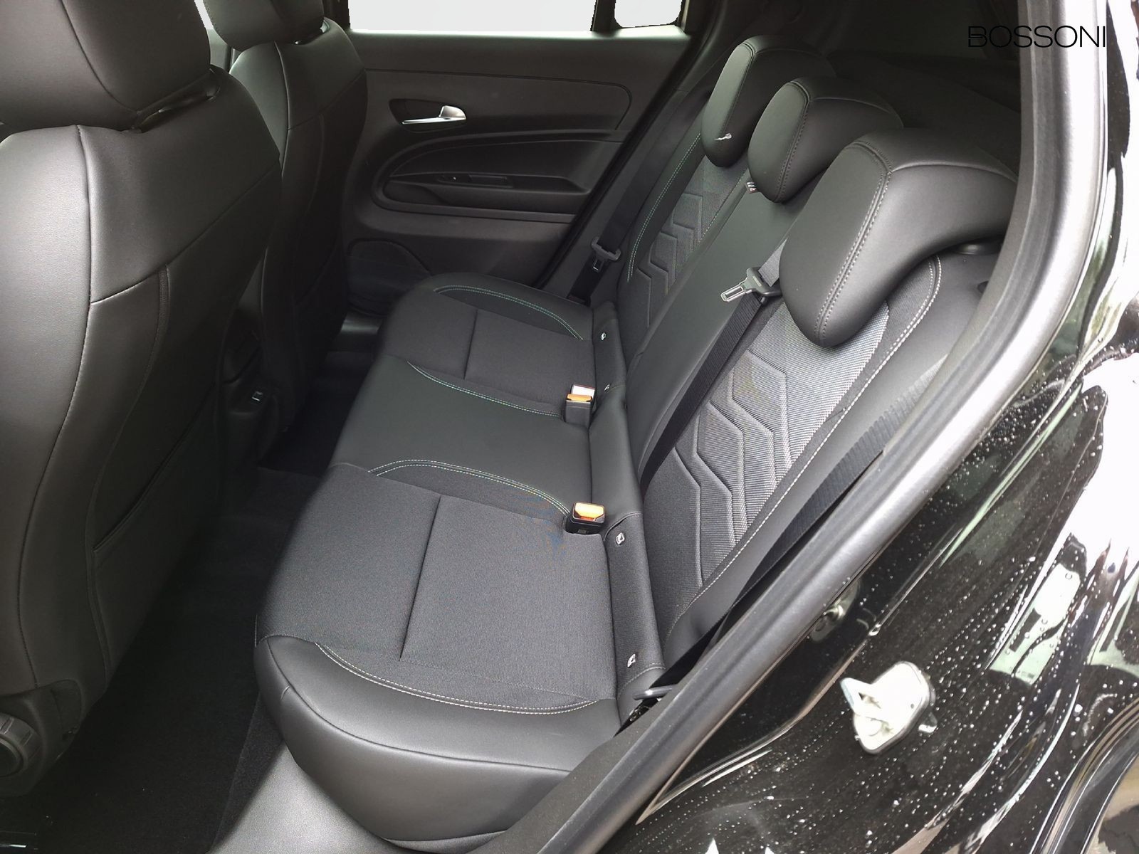 12 - Jeep Avenger 1.2 turbo 100cv summit fwd