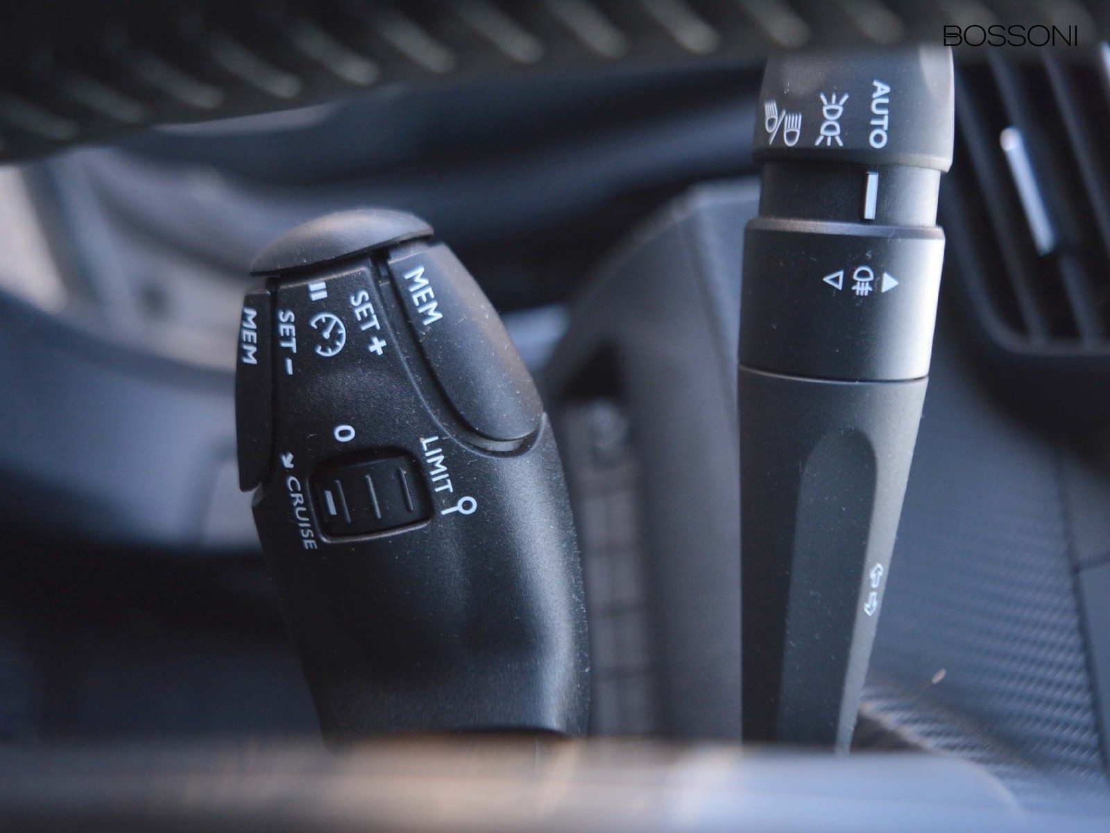 17 - Peugeot 2008 1.2 puretech 100cv allure s&s