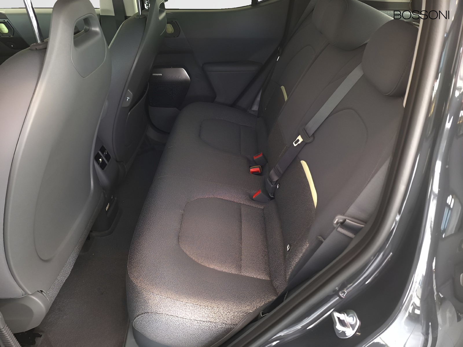 12 - Kia EV2 42,2 kwh earth