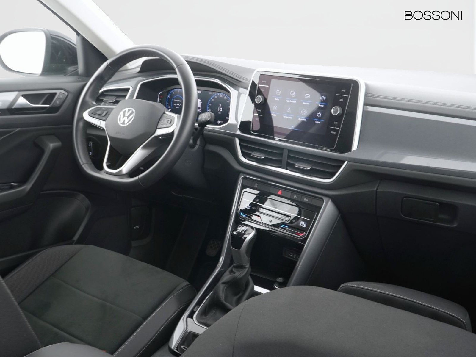 6 - Volkswagen T-Roc 1.0 tsi 110cv style