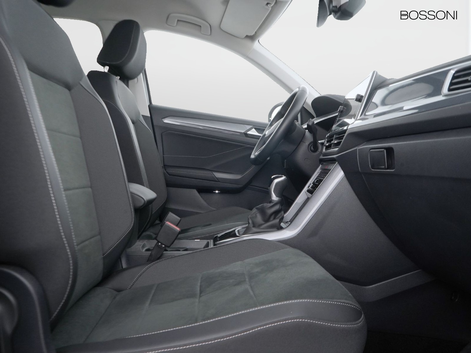 8 - Volkswagen T-Roc 1.0 tsi 110cv style