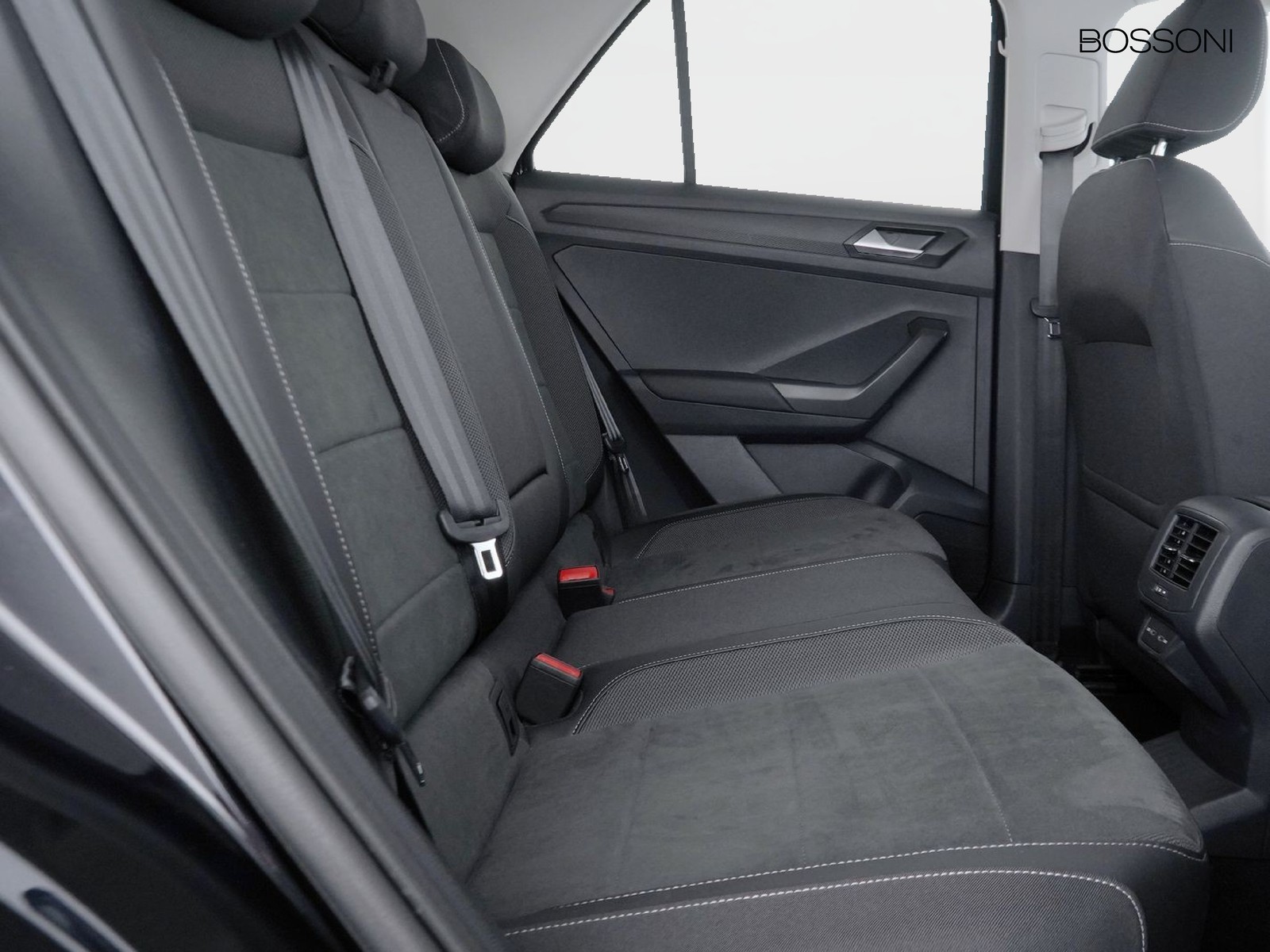 9 - Volkswagen T-Roc 1.0 tsi 110cv style