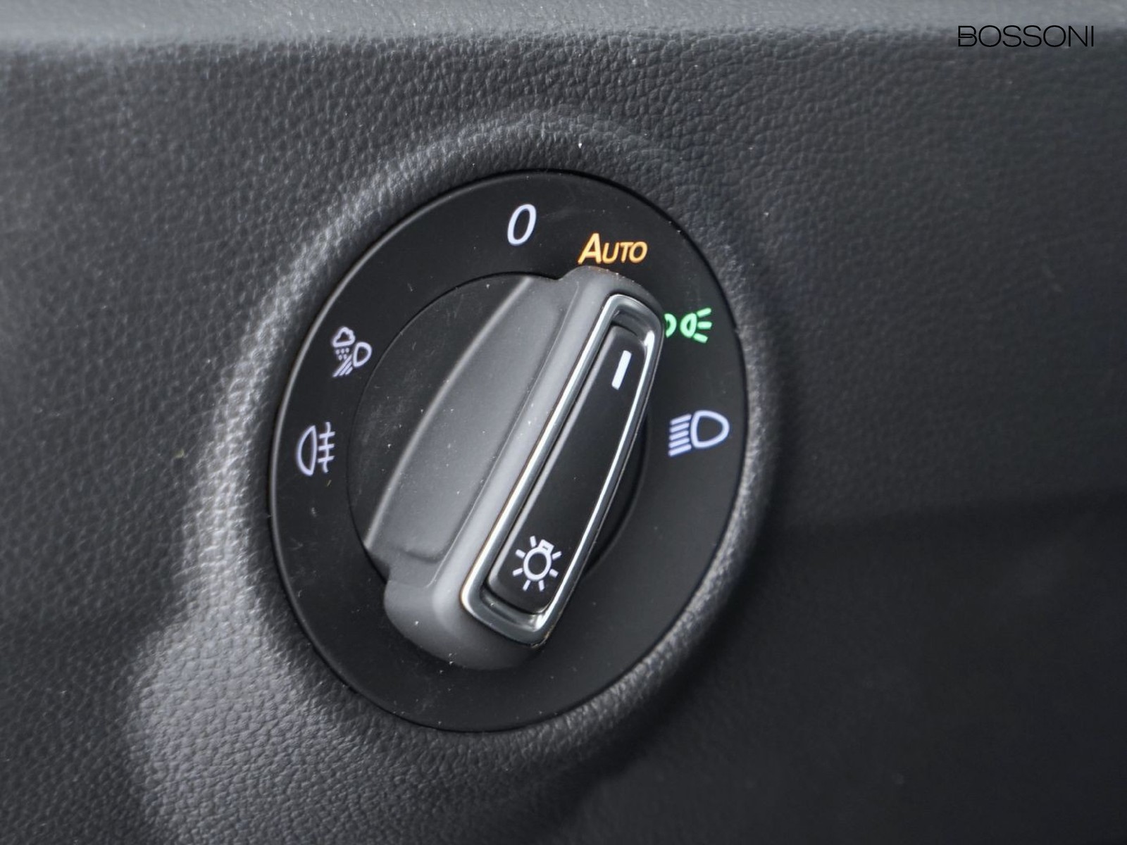 16 - Volkswagen T-Roc 1.0 tsi 110cv style