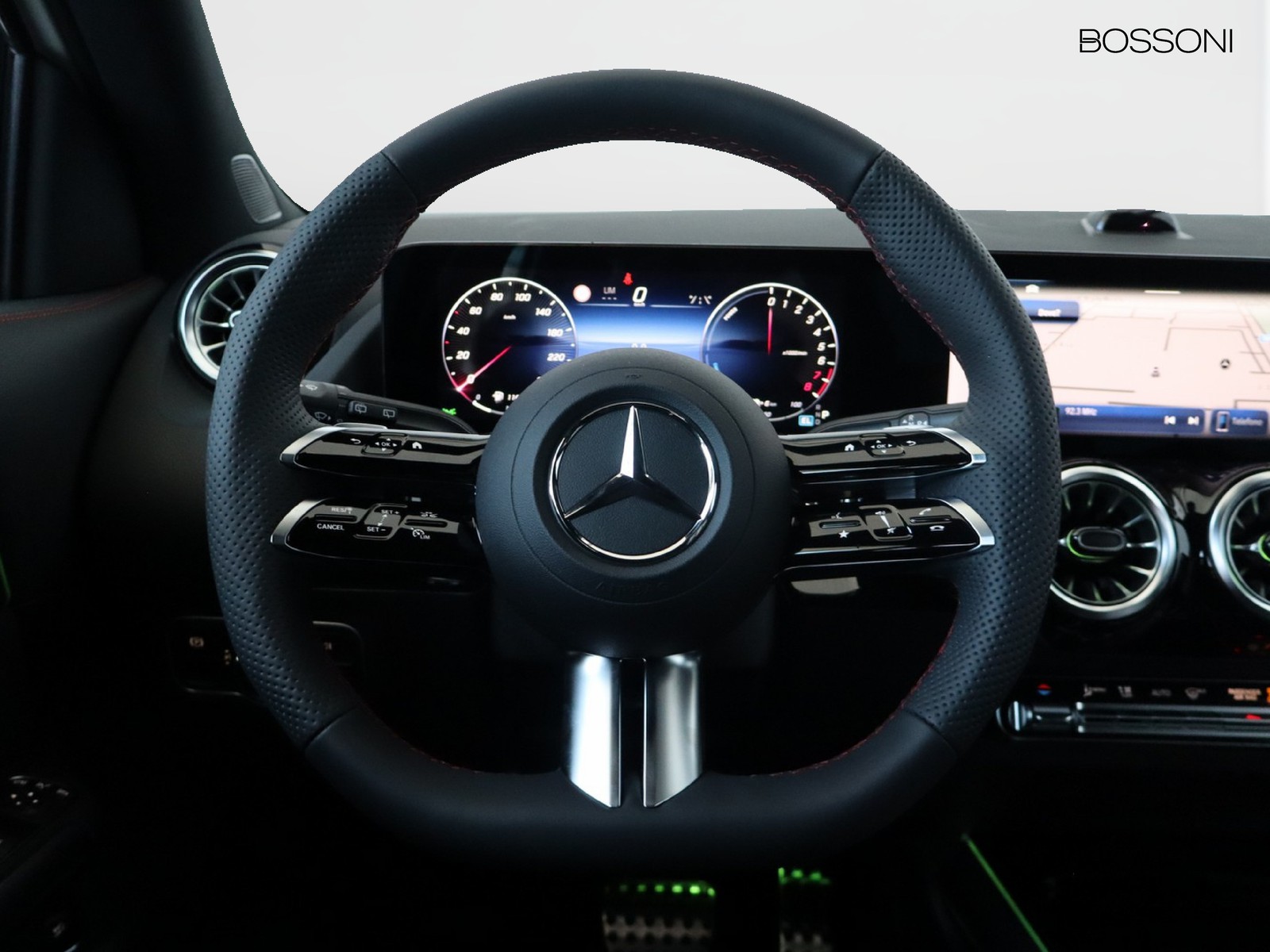 17 - Mercedes GLA 250 e plug-in-hybrid amg line extra 8g-dct