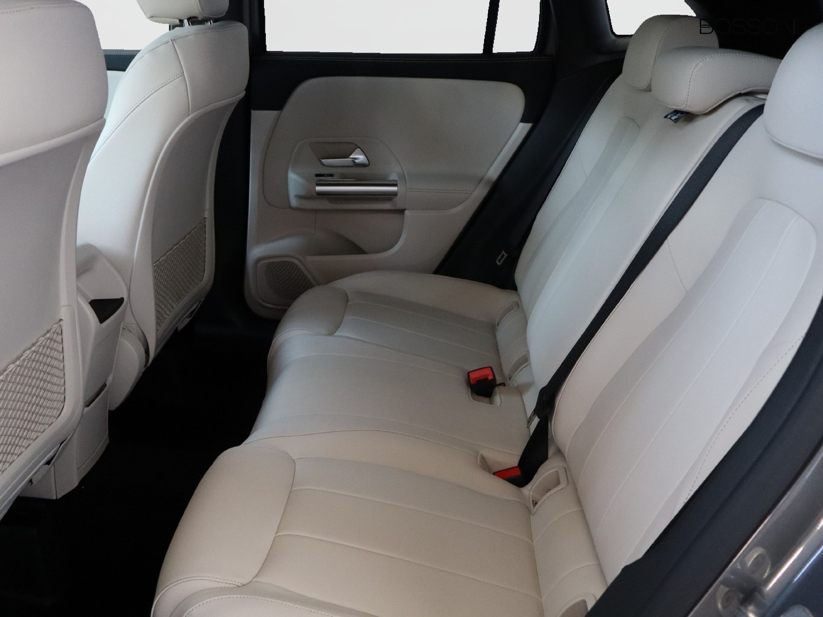 8 - Mercedes GLA 200 d progressive extra 8g-dct