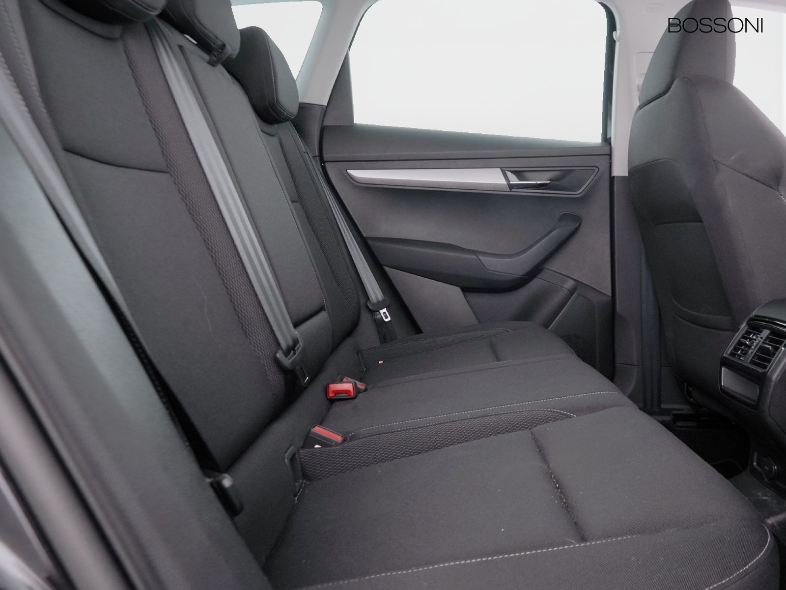 9 - Skoda Karoq 2.0 tdi evo scr 150cv executive dsg