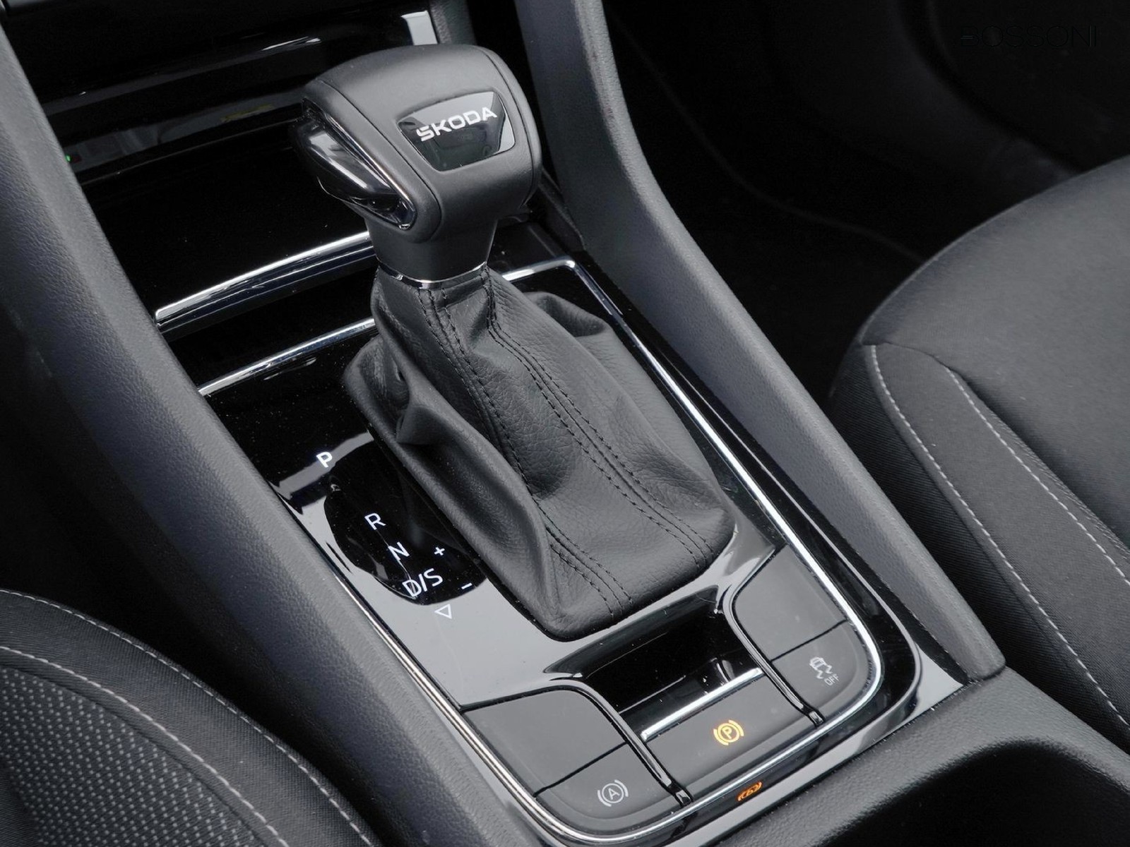 22 - Skoda Karoq 2.0 tdi evo scr 150cv executive dsg