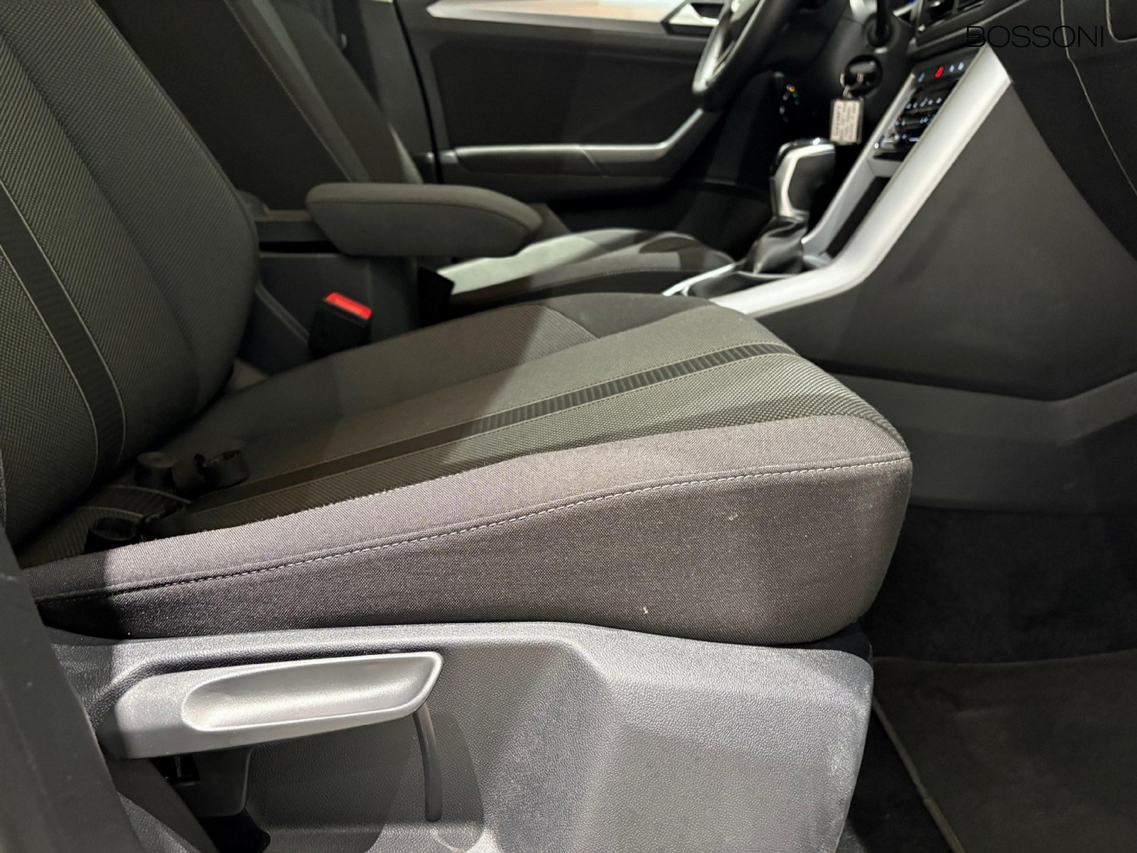 8 - Volkswagen T-Roc 2.0 tdi scr 150cv life dsg