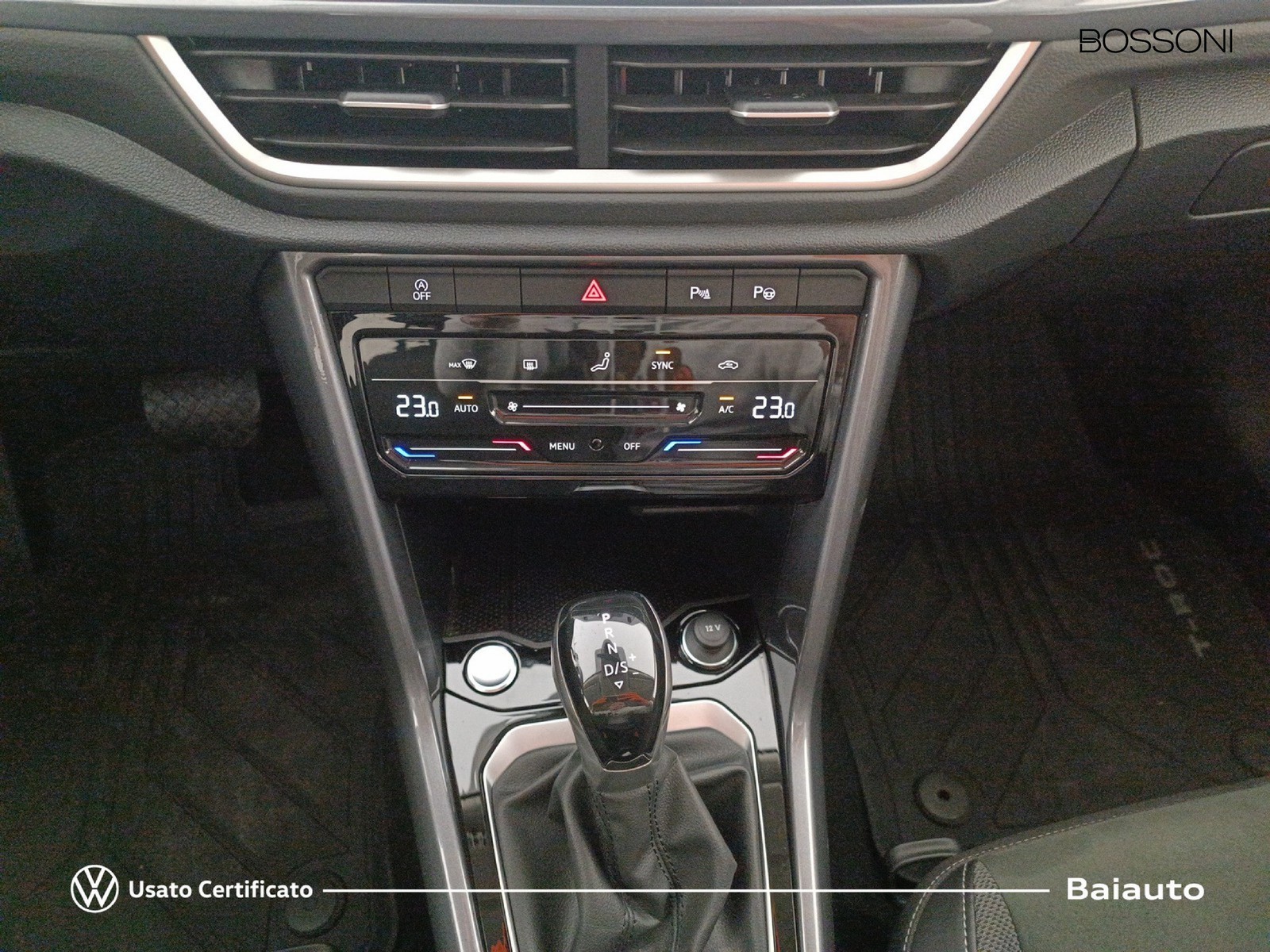 11 - Volkswagen T-Roc 1.5 tsi act style dsg