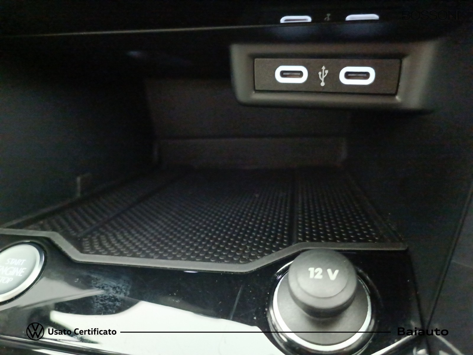 12 - Volkswagen T-Roc 1.5 tsi act style dsg