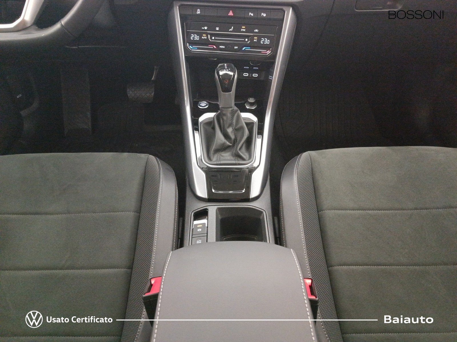 14 - Volkswagen T-Roc 1.5 tsi act style dsg