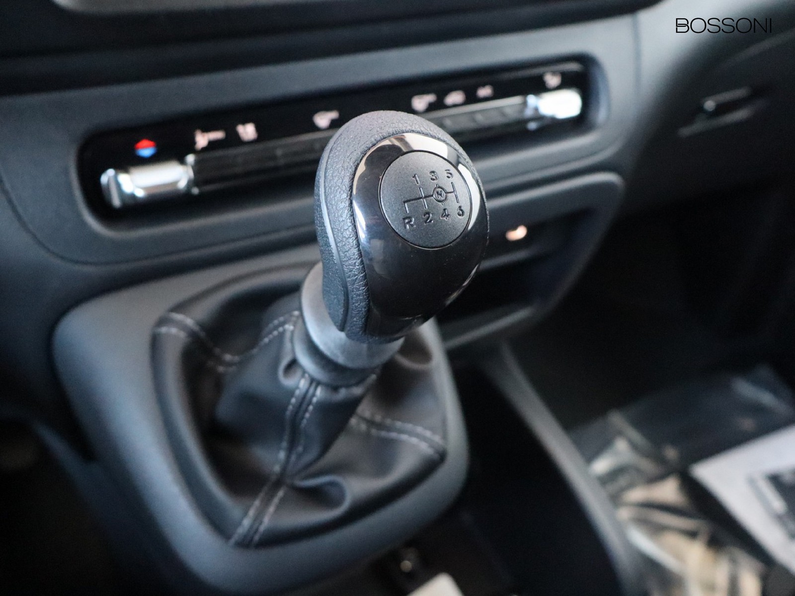 14 - Mercedes Vans Vito mixto 114 cdi long pro