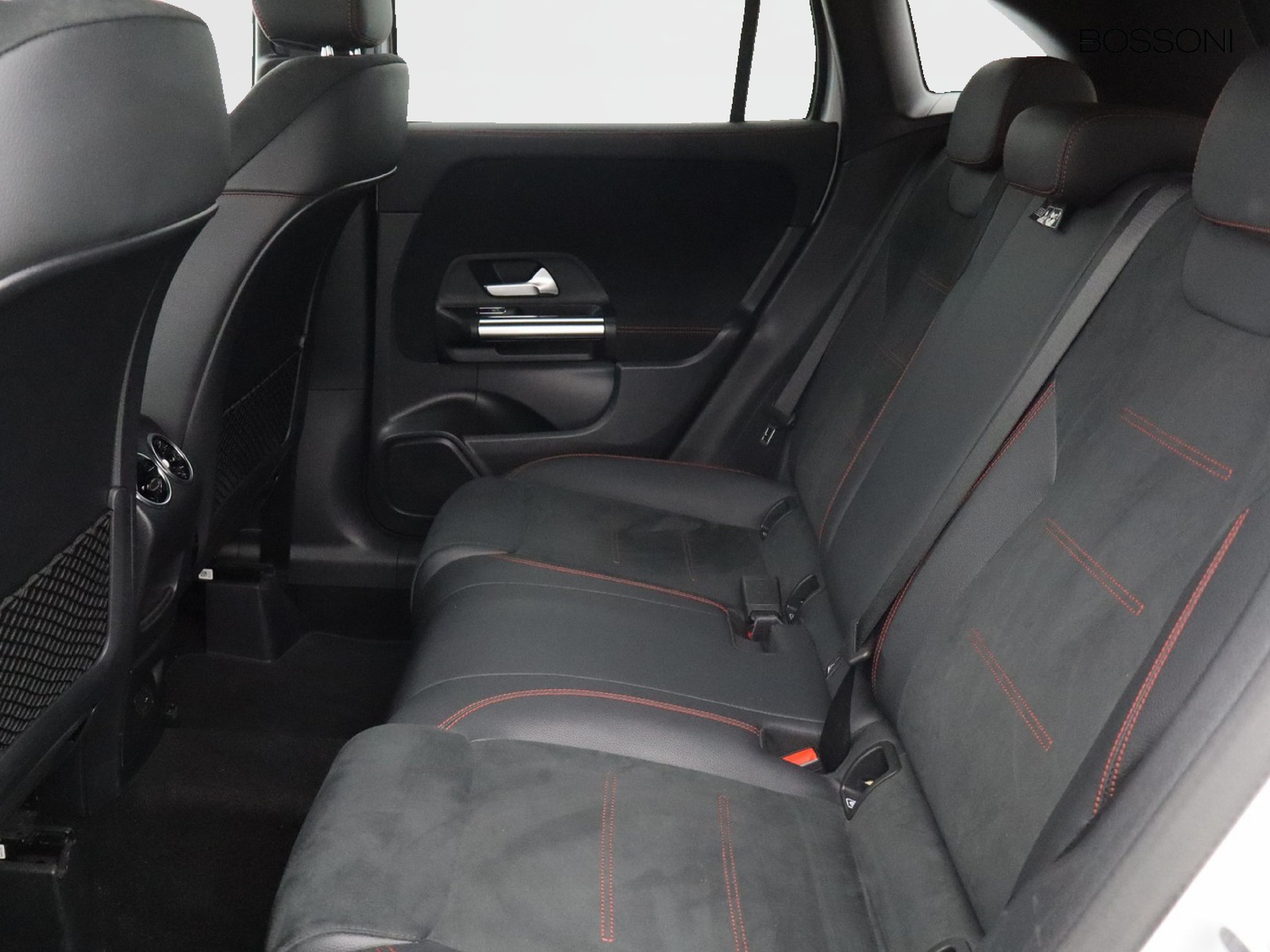 8 - Mercedes GLA 200 d premium 4matic 8g-dct