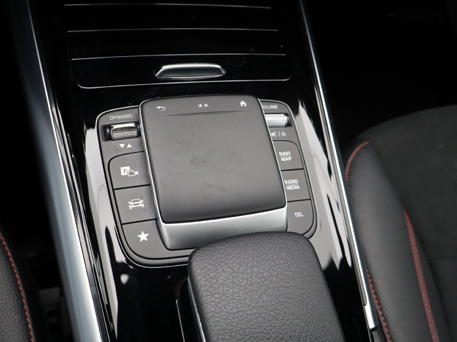 14 - Mercedes GLA 200 d premium 4matic 8g-dct