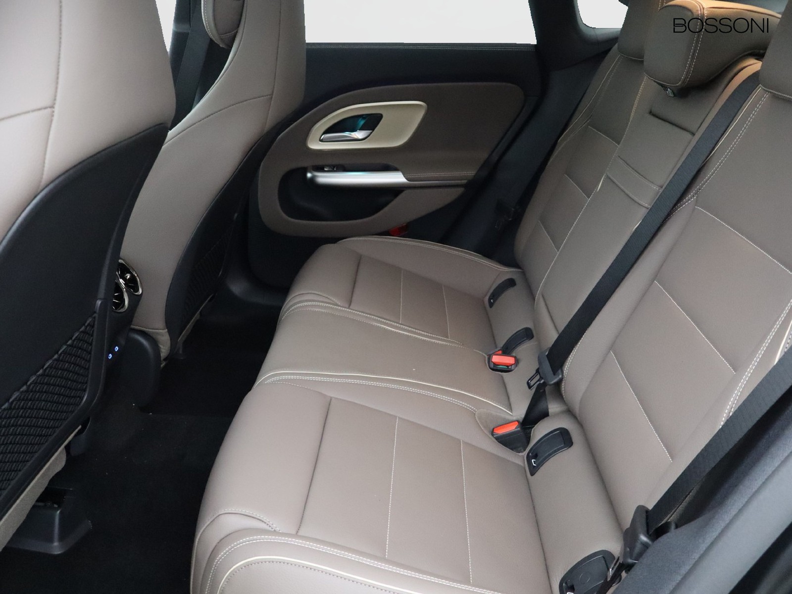8 - Mercedes CLA 200 premium auto