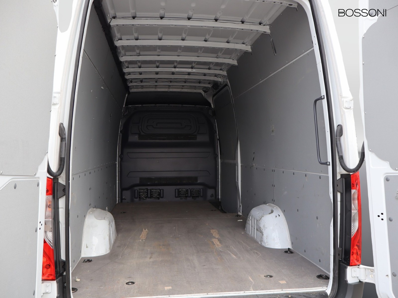 12 - Mercedes Vans Sprinter 319 2.0 cdi f 43/35 rwd h2 9g-tronic