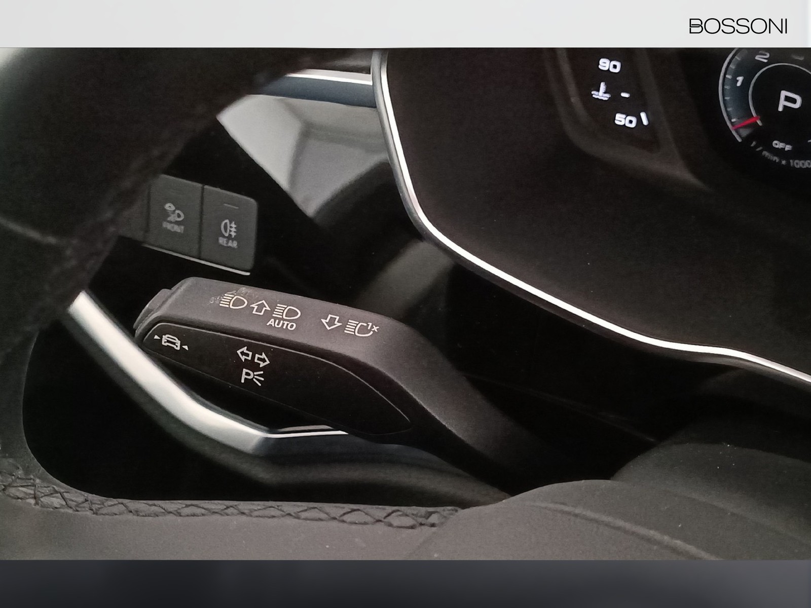 26 - Audi Q3 35 2.0 tdi business advanced s tronic