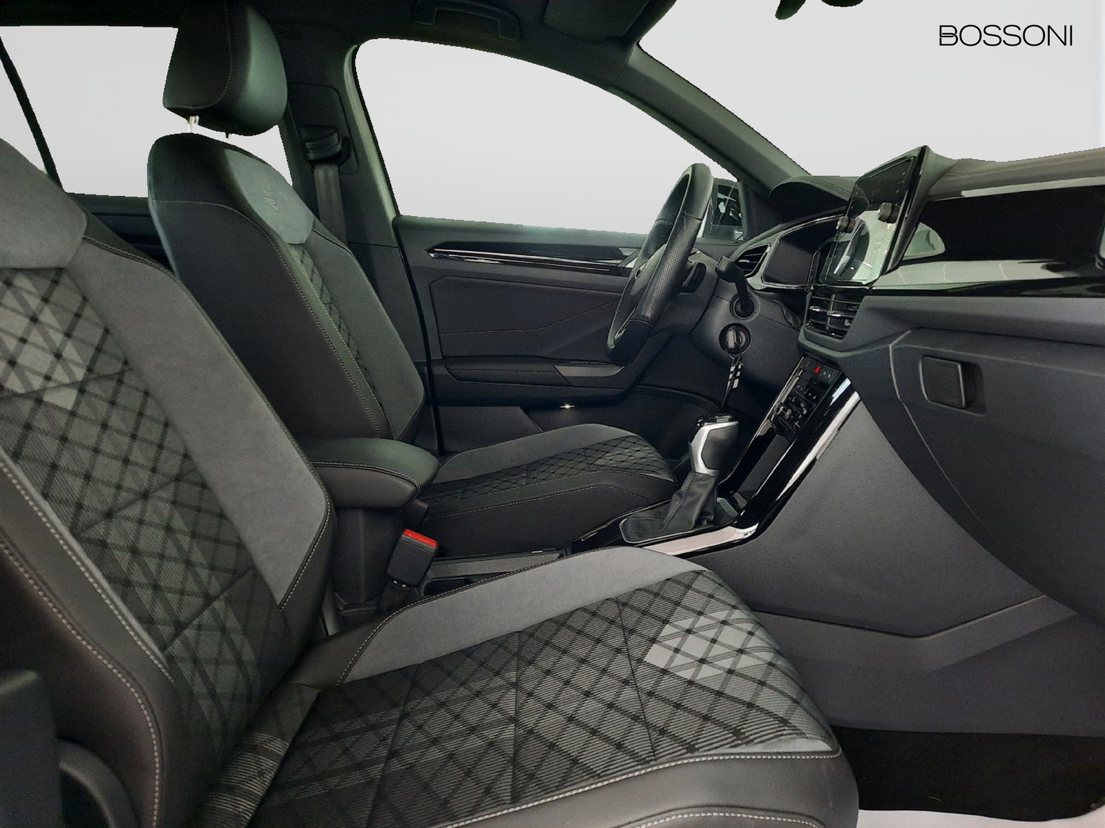 9 - Volkswagen T-Roc 1.5 tsi act r line dsg