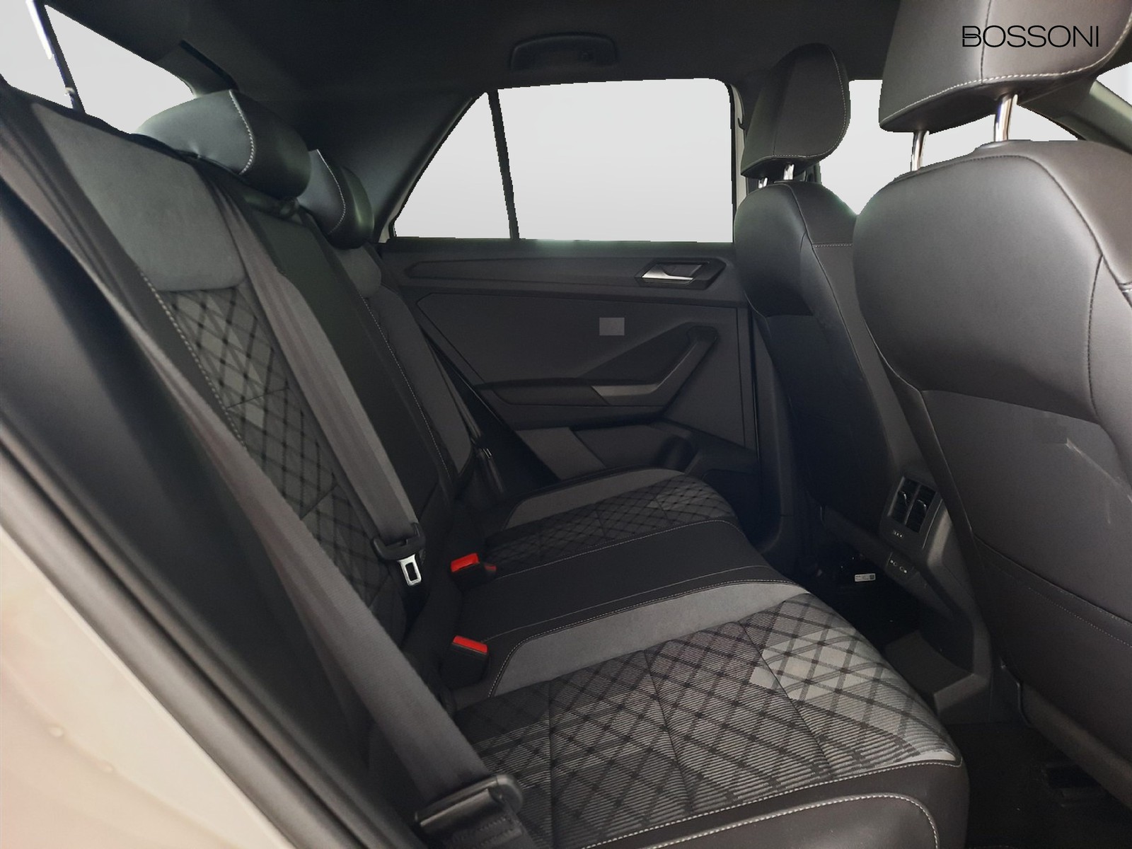 10 - Volkswagen T-Roc 1.5 tsi act r line dsg