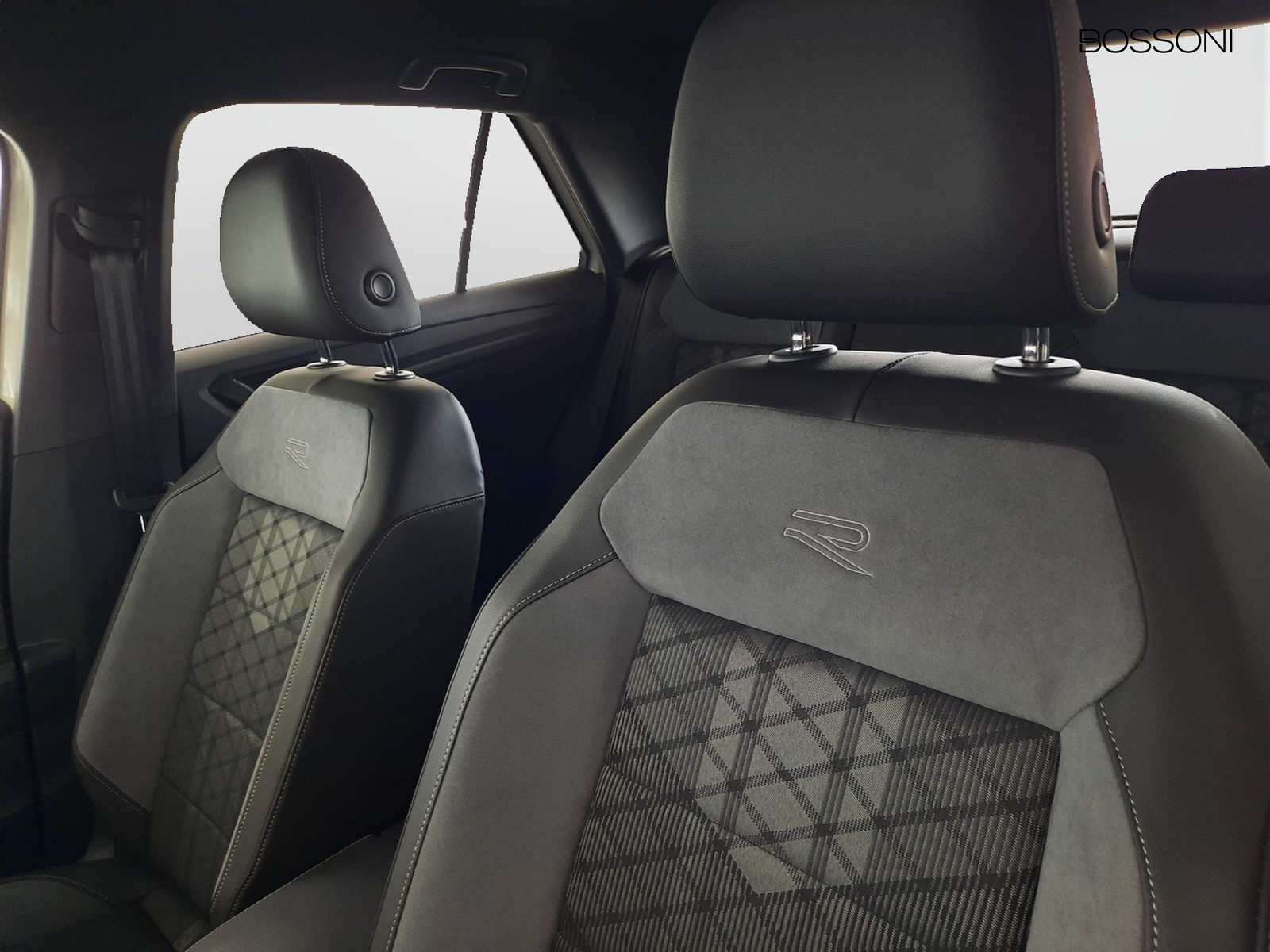 16 - Volkswagen T-Roc 1.5 tsi act r line dsg