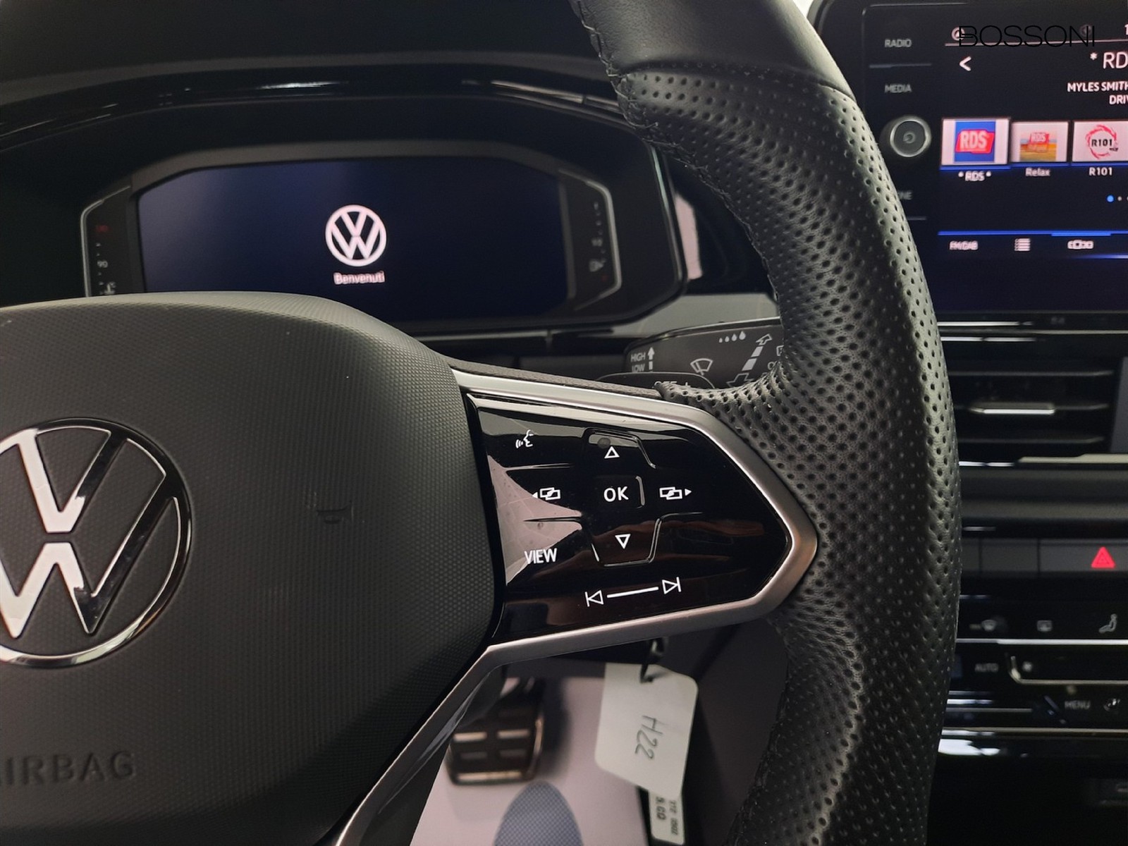 17 - Volkswagen T-Roc 1.5 tsi act r line dsg