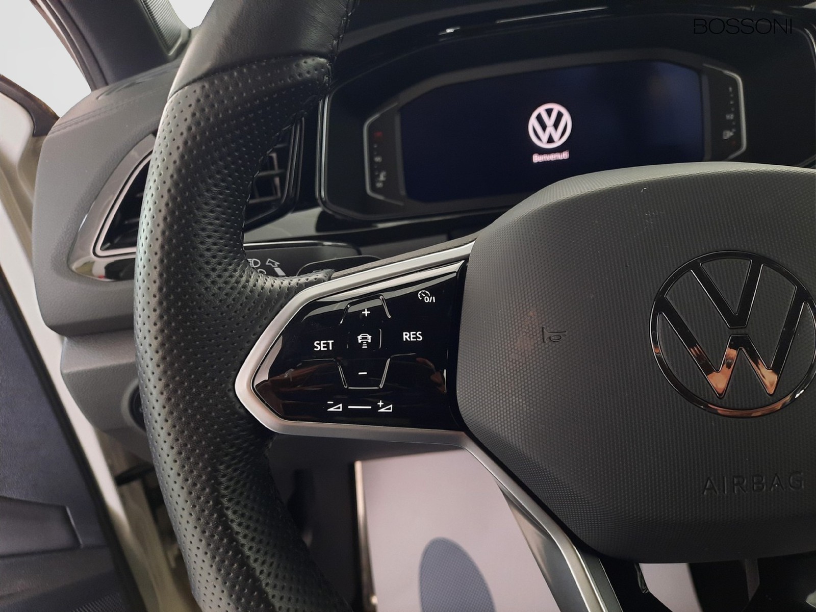 18 - Volkswagen T-Roc 1.5 tsi act r line dsg