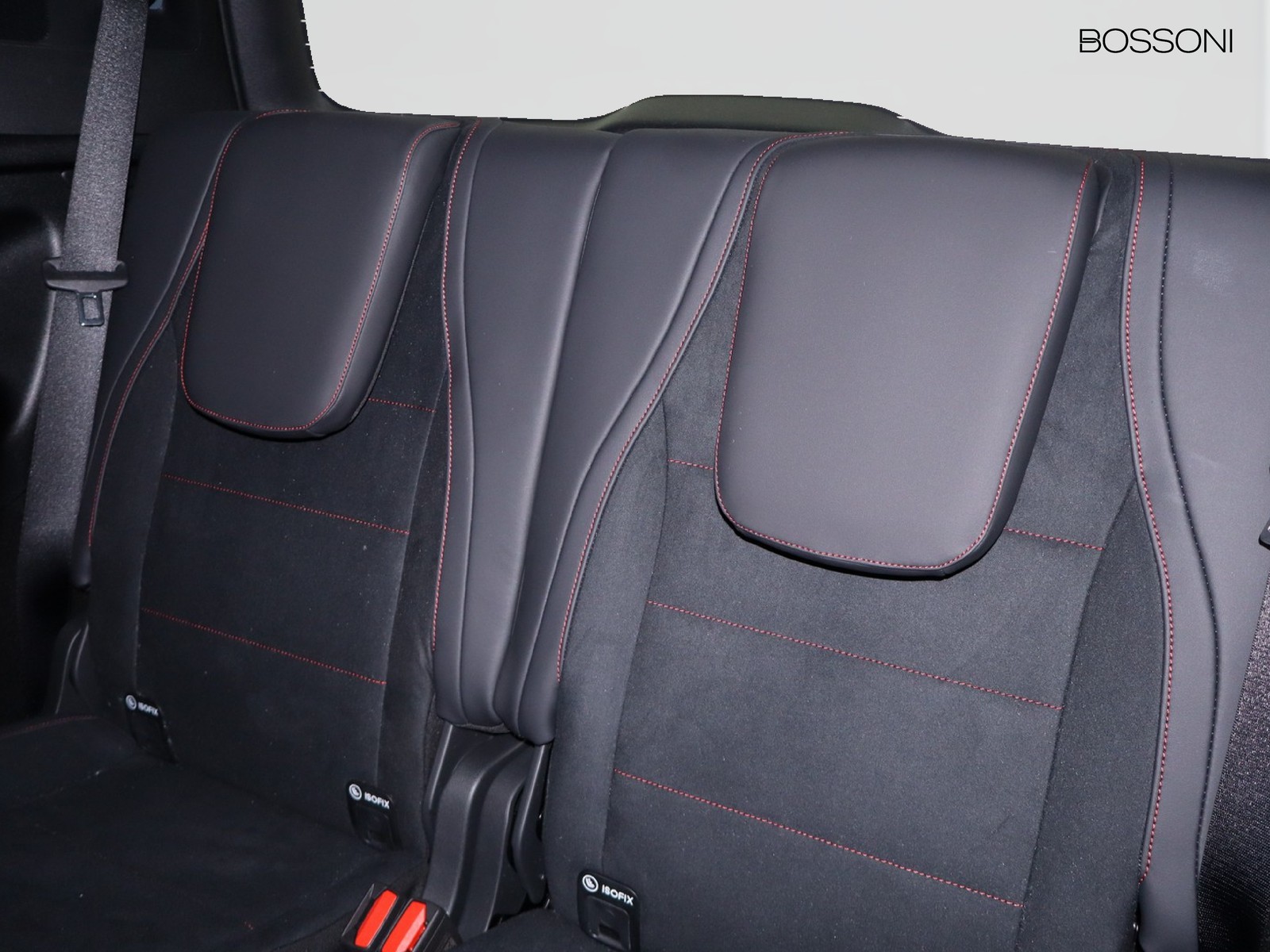 9 - Mercedes GLB 220 premium 4matic 8g-edct 7p.ti