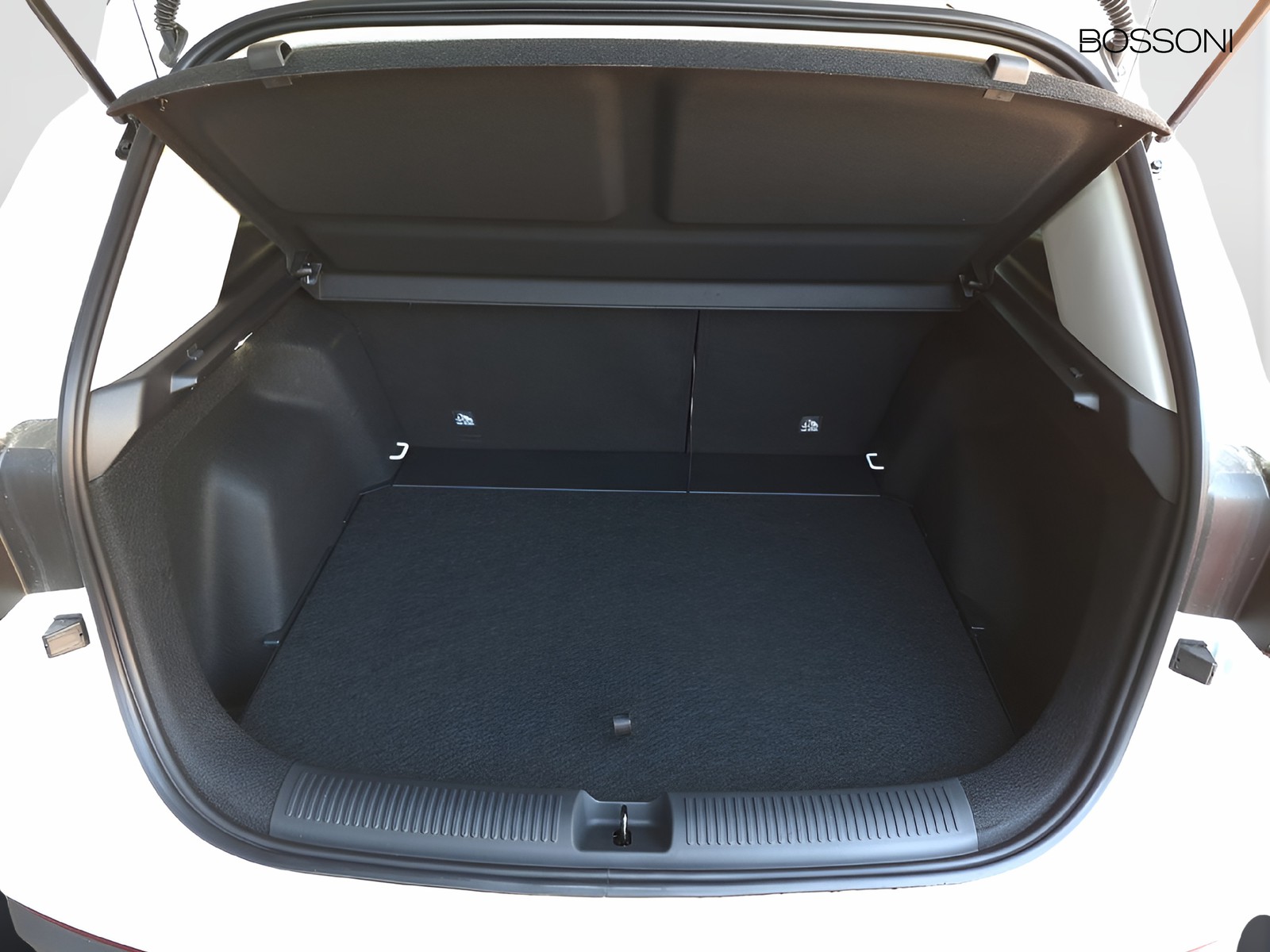 6 - Mg ZS 1.5 hybrid+ luxury auto