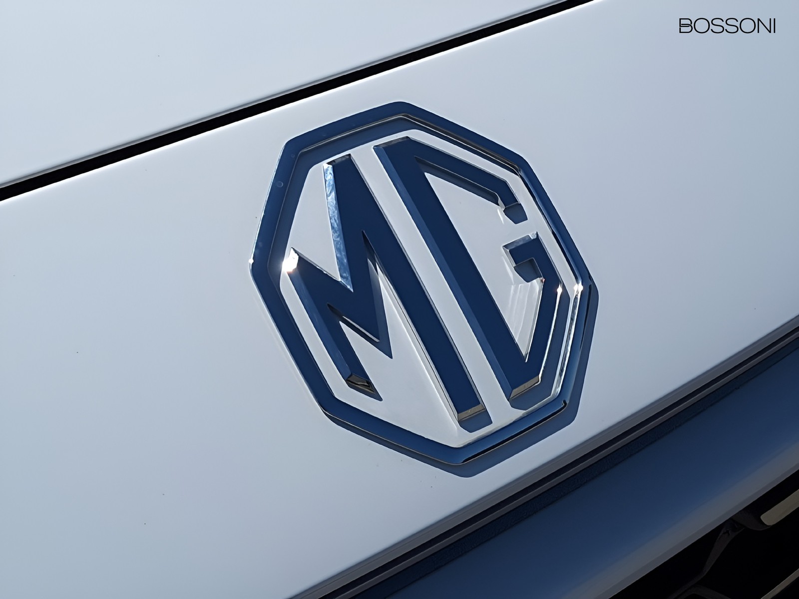 24 - Mg ZS 1.5 hybrid+ luxury auto