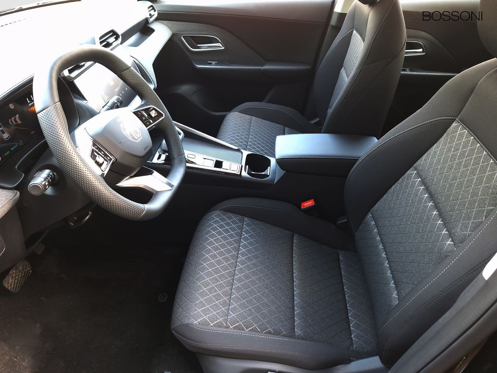 11 - Mg ZS 1.5 hybrid+ comfort auto