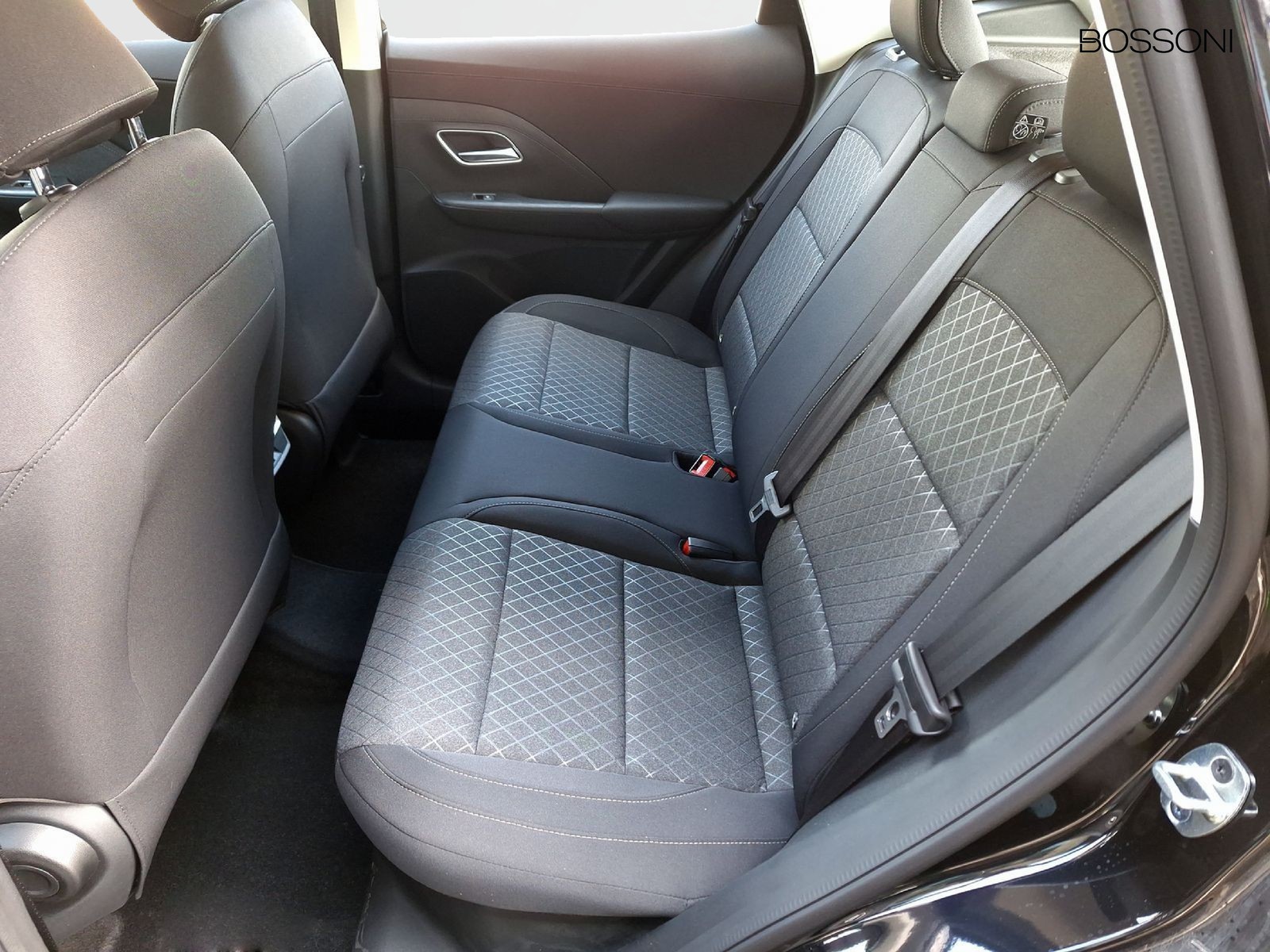 12 - Mg ZS 1.5 hybrid+ comfort auto