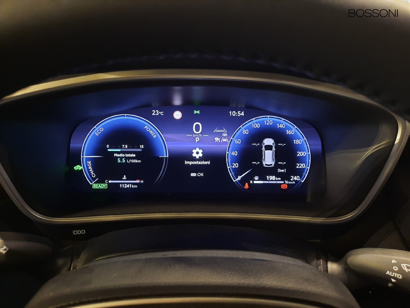 11 - Toyota Corolla Cross 1.8 hybrid 200 premium awd-i e-cvt