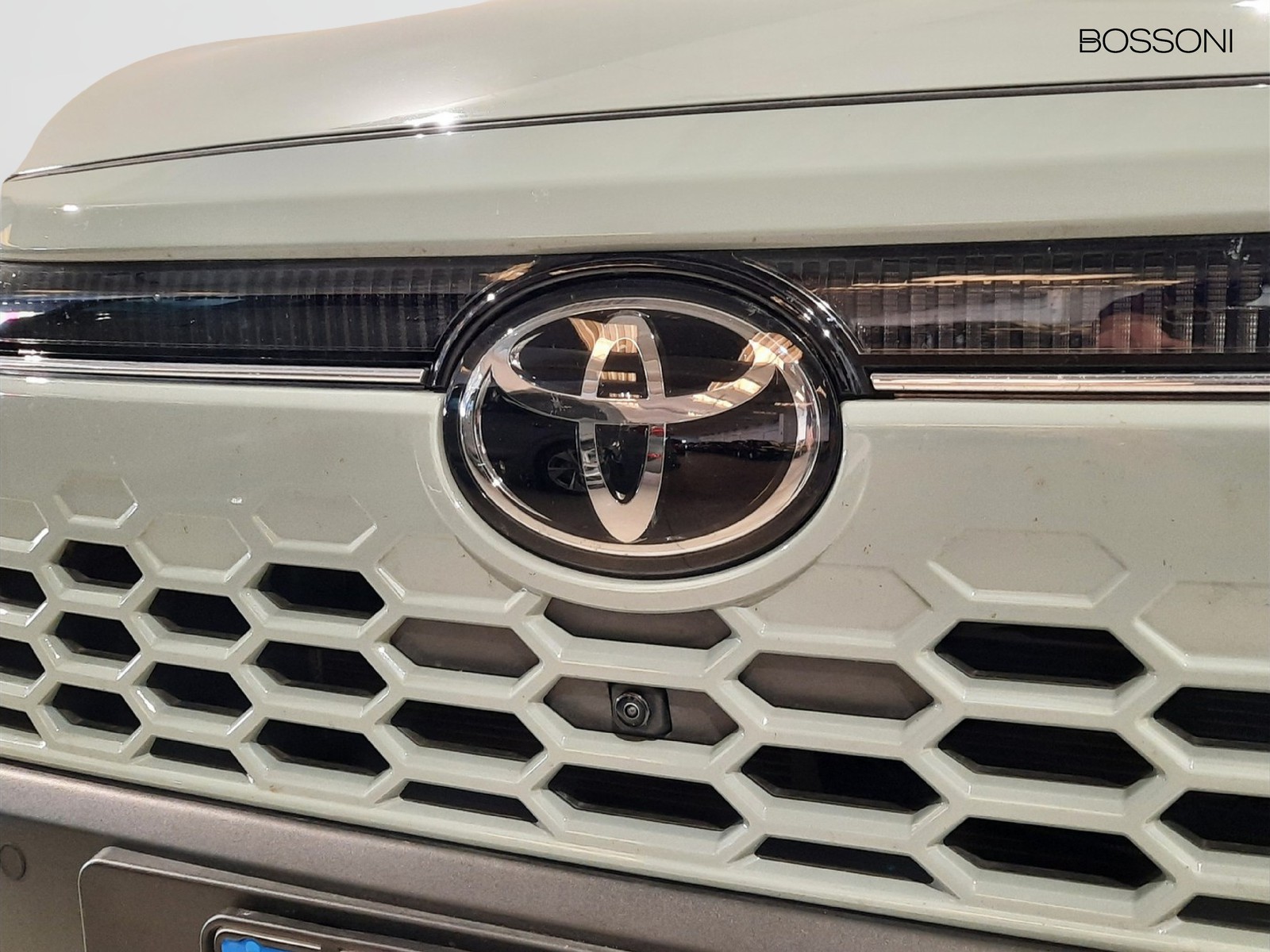 30 - Toyota Corolla Cross 1.8 hybrid 200 premium awd-i e-cvt