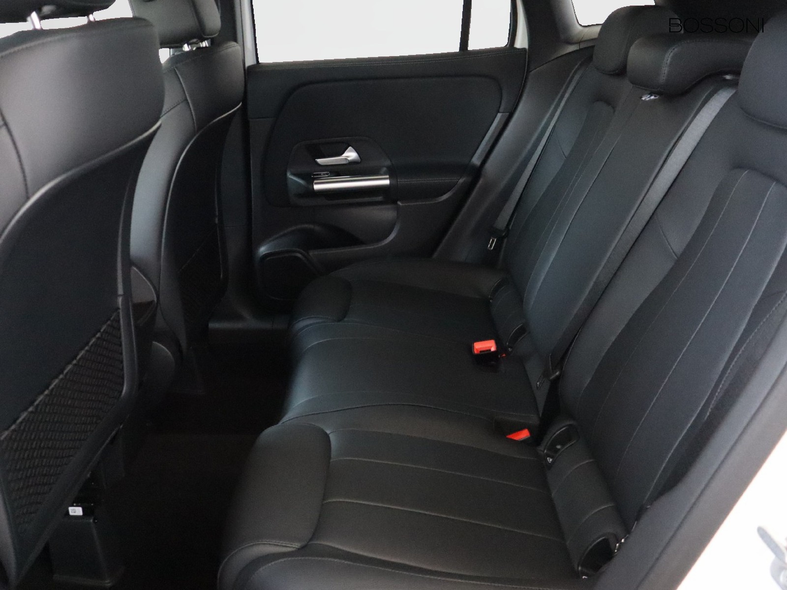 8 - Mercedes GLA 200 d progressive extra 8g-dct