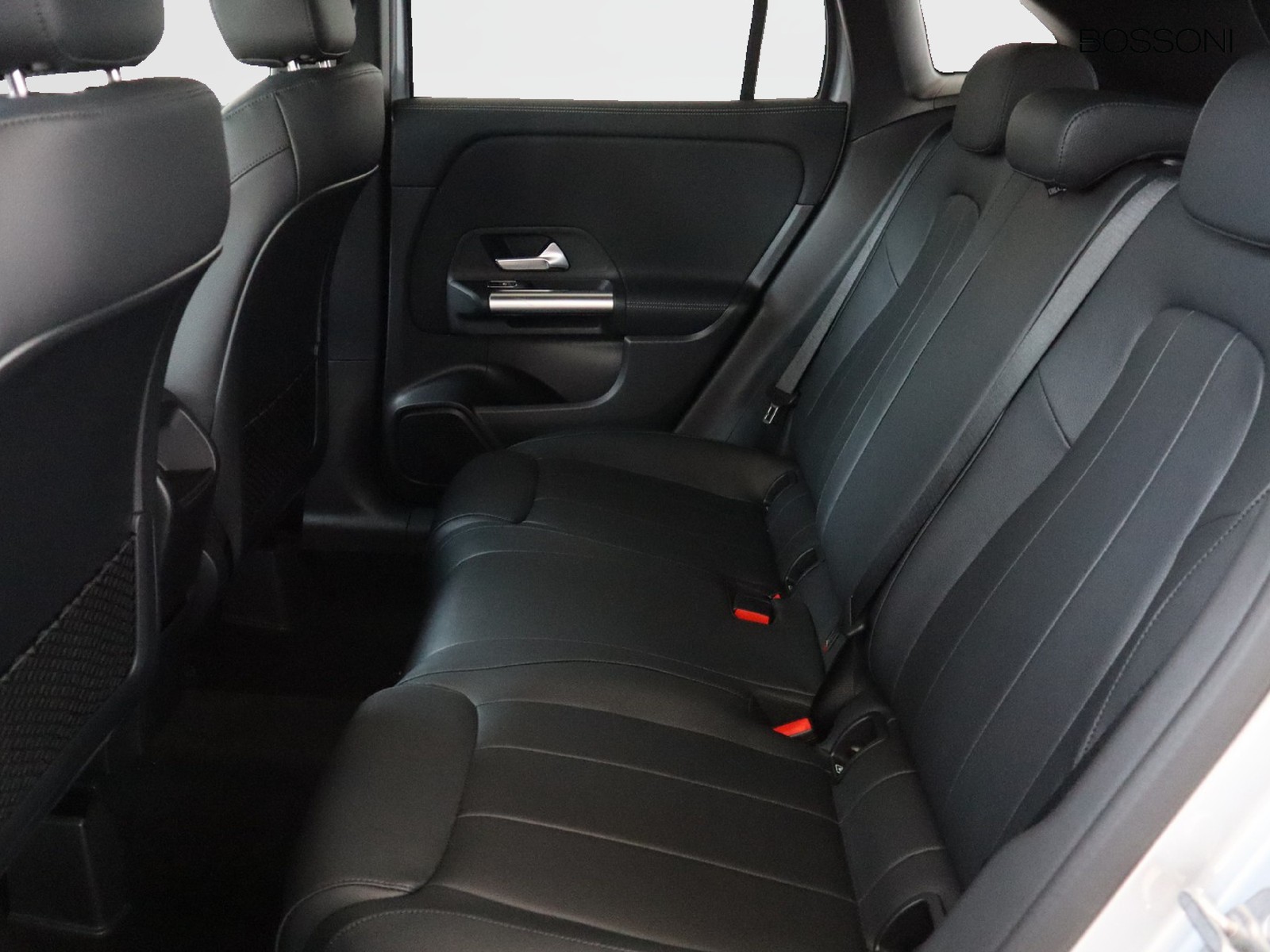 8 - Mercedes GLA 200 d progressive extra 8g-dct