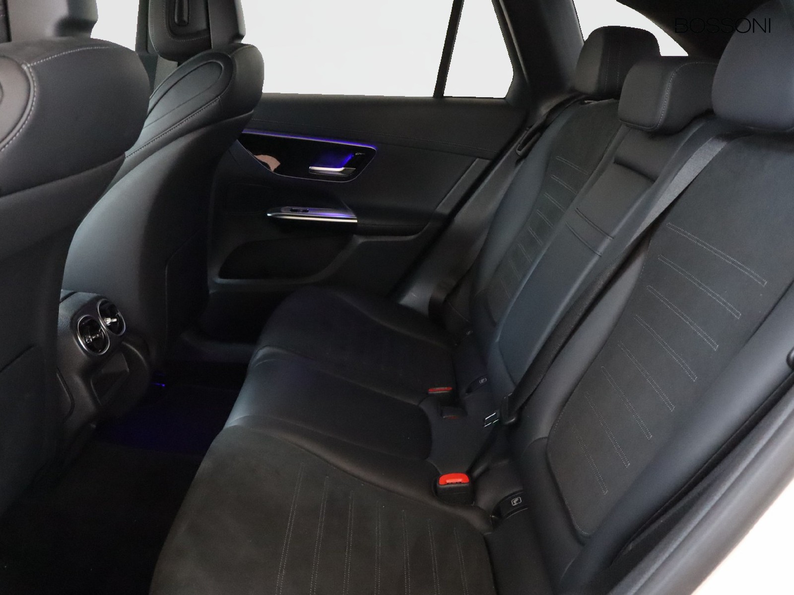 8 - Mercedes GLC suv 300 amg advanced 4matic 9g-tronic