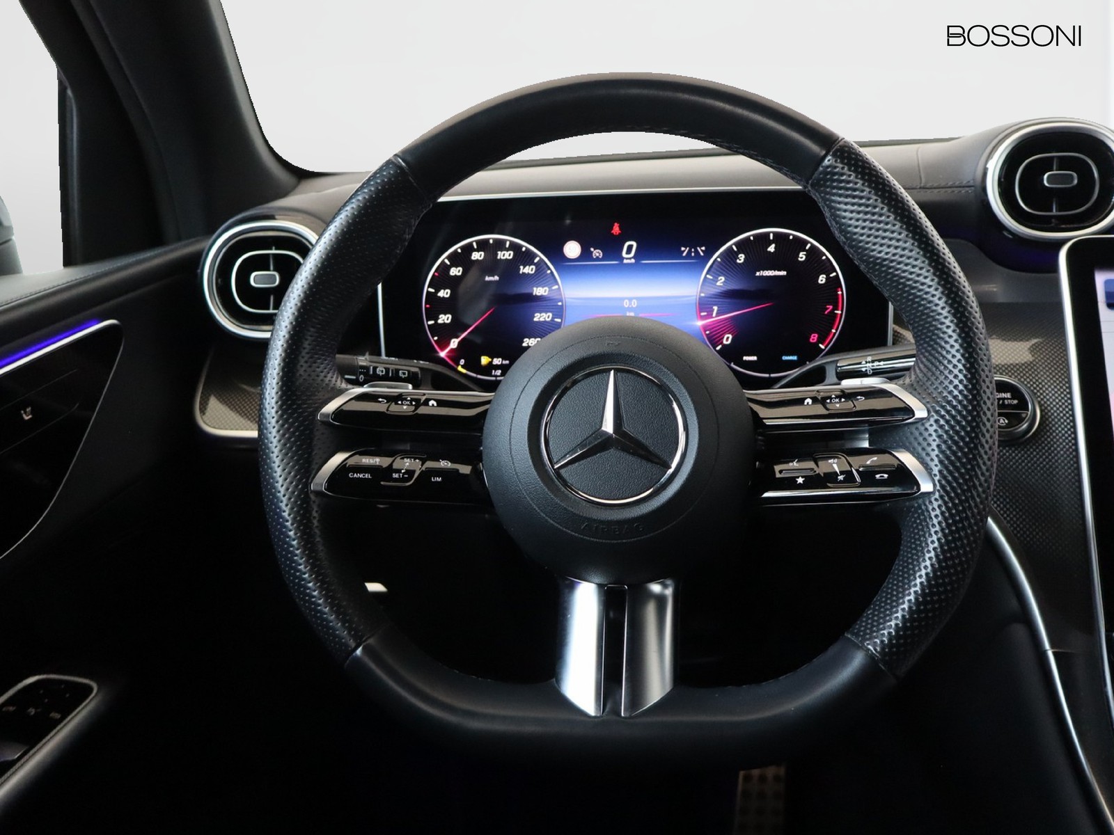 16 - Mercedes GLC suv 300 amg advanced 4matic 9g-tronic