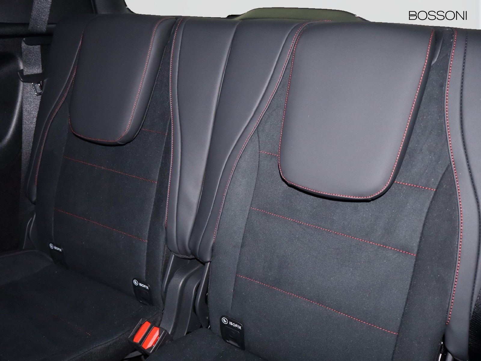 9 - Mercedes GLB 200 premium 4matic 8g-edct 7p.ti