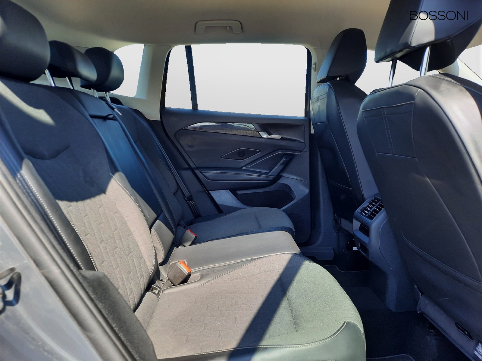 10 - Volkswagen Tiguan 2.0 tdi scr 150cv life dsg