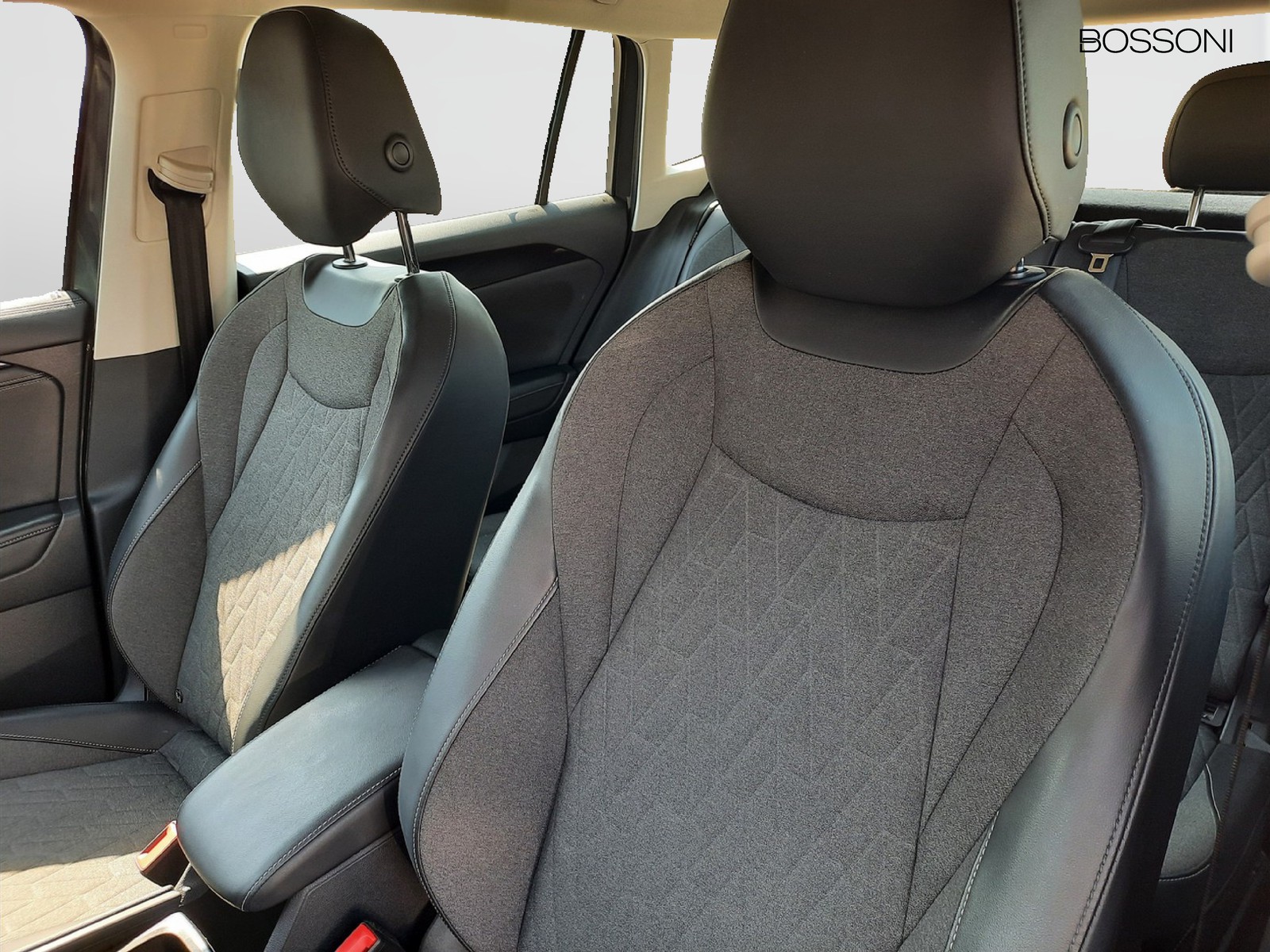 16 - Volkswagen Tiguan 2.0 tdi scr 150cv life dsg