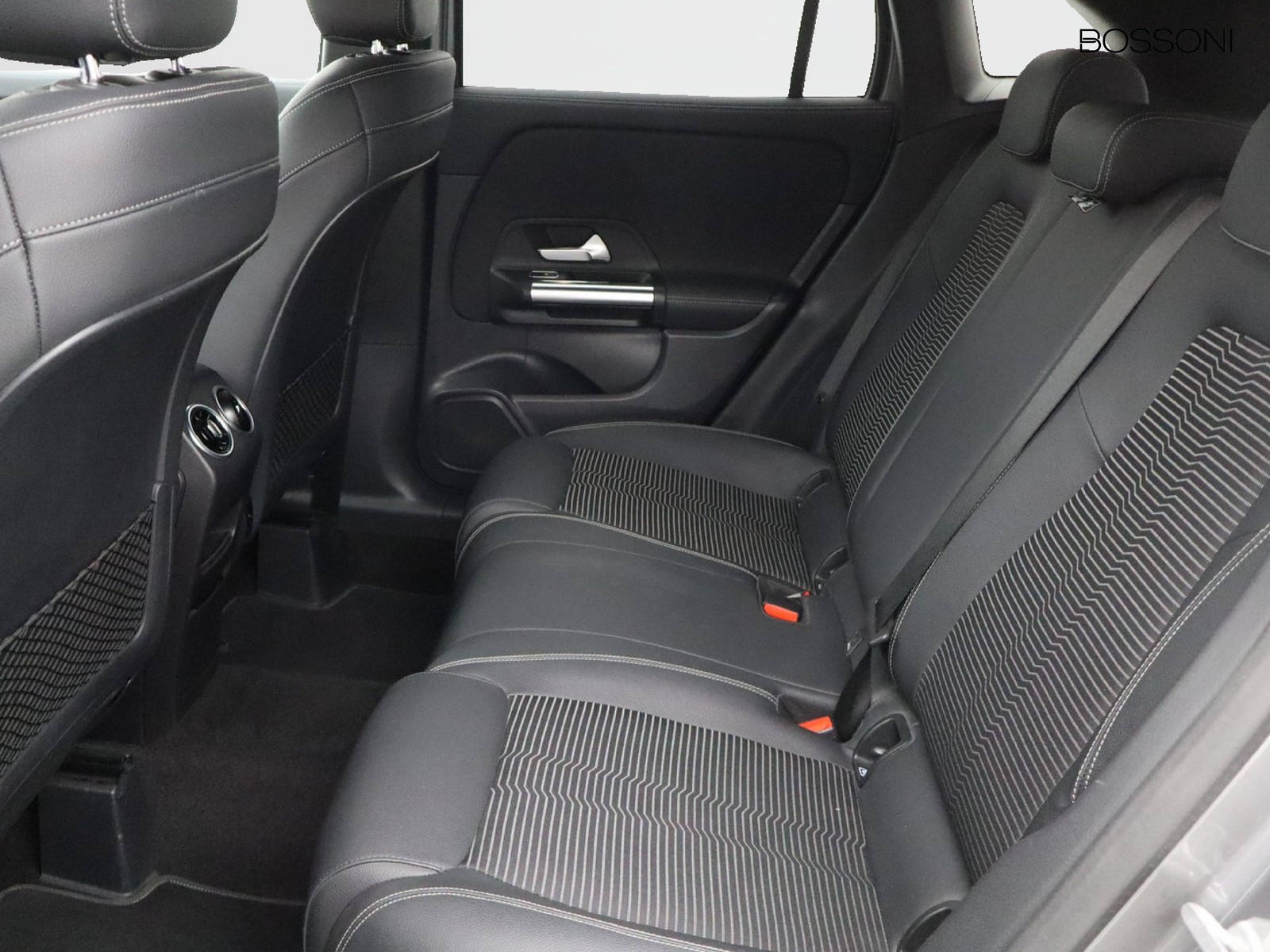 8 - Mercedes GLA 200 d sport plus 8g-dct