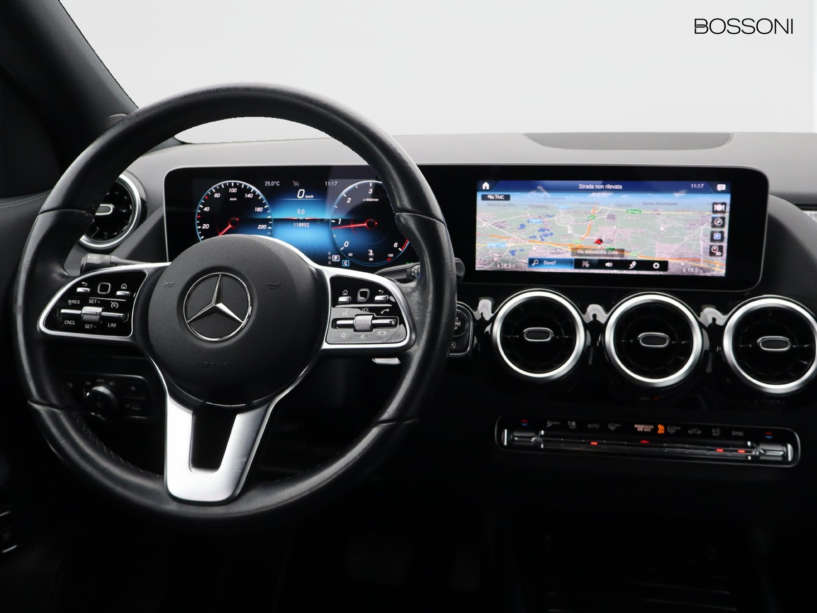 12 - Mercedes GLA 200 d sport plus 8g-dct