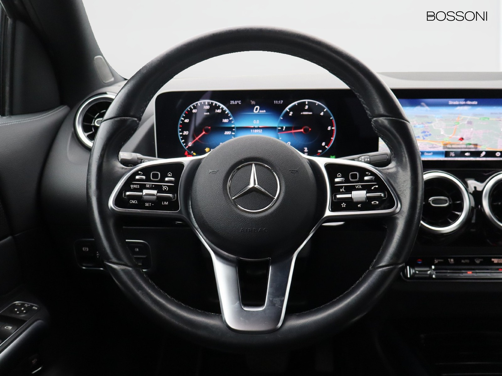 16 - Mercedes GLA 200 d sport plus 8g-dct