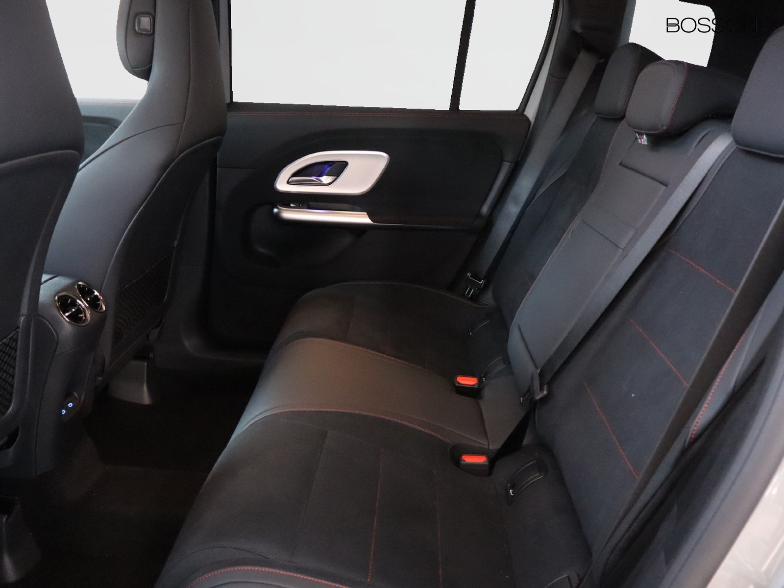 8 - Mercedes GLB 200 advanced plus 4matic 8g-edct