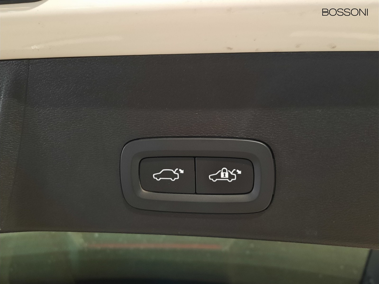 14 - Volvo XC40 1.5 t5 recharge plug-in-hybrid ultimate bright automatico